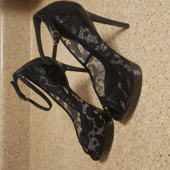 Emilio Pucci Lace Stilettos - Picture 2 of 6